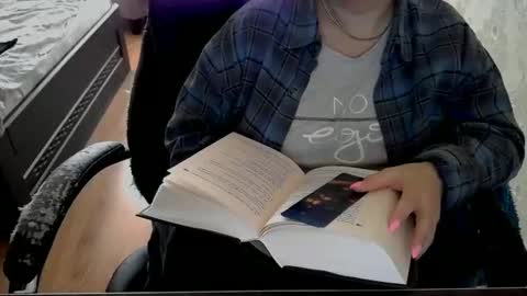 Snapshot of hotty_mary chatting on 9, 5, 2026 Mary online show from 9, 5, 2026