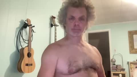 Snapshot of howlingatnothing chatting on 25, 9, 2025 howlingatnothing online show from 25, 9, 2025