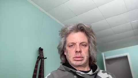 Snapshot of howlingatnothing chatting on 18, 2, 2026 howlingatnothing online show from 18, 2, 2026