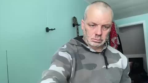 Snapshot of howlingatnothing chatting on 1, 3, 2026 howlingatnothing online show from 1, 3, 2026