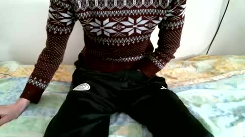 Snapshot of hug_me chatting on 19, 12, 2024 Keanu online show from 19, 12, 2024