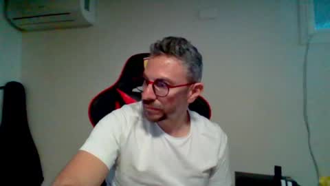Snapshot of huge__cumshot chatting on 4, 4, 2026 huge__cumshot online show from 4, 4, 2026