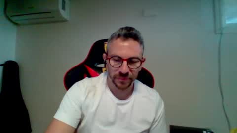 Snapshot of huge__cumshot chatting on 5, 4, 2026 huge__cumshot online show from 5, 4, 2026