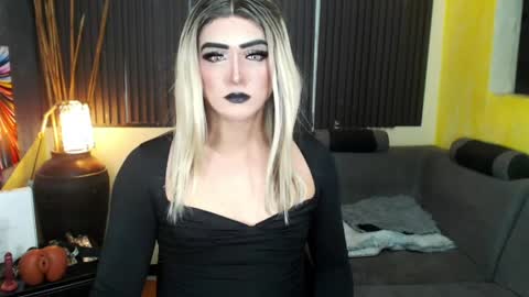 Snapshot of hugexmslovelyxcock chatting on 16, 4, 2026 MsLovely online show from 16, 4, 2026