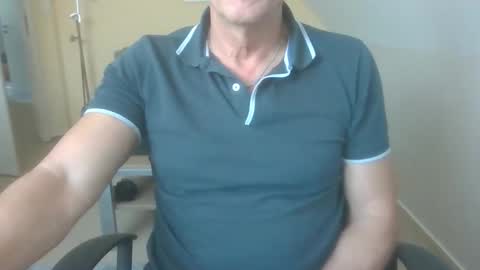 Snapshot of hundeleine chatting on 4, 11, 2025 hundeleine online show from 4, 11, 2025