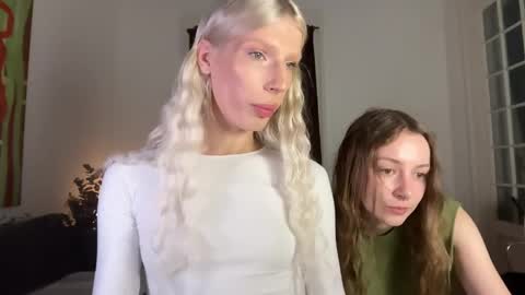 Snapshot of hung_angel_xxl chatting on 19, 4, 2026 Alice help me reach 100 likes online show from 19, 4, 2026