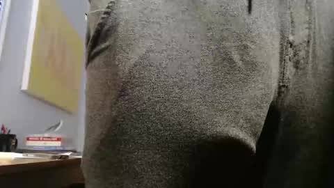 Snapshot of hung_hot_fit10 chatting on 13, 10, 2025 Big uncut cock dripping online show from 13, 10, 2025