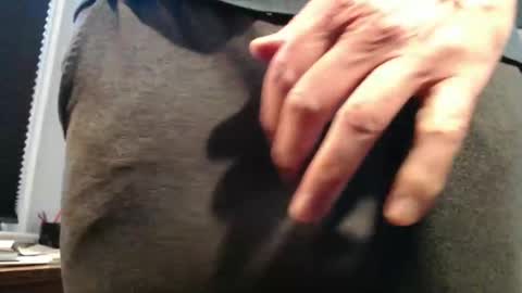 Snapshot of hung_hot_fit10 chatting on 27, 10, 2025 Big uncut cock dripping online show from 27, 10, 2025