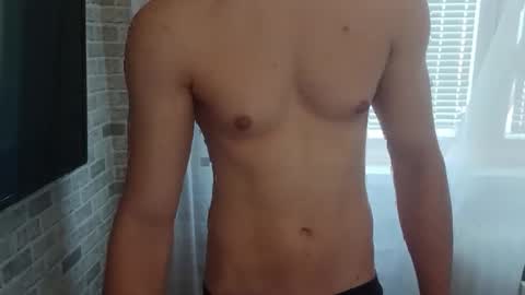Snapshot of hungandstrong00 chatting on 8, 6, 2026 hungandstrong00 online show from 8, 6, 2026