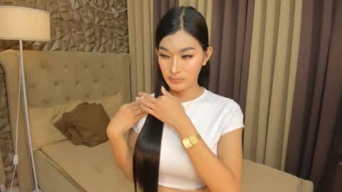 hunkhomerontop online show from 24, 11, 2025