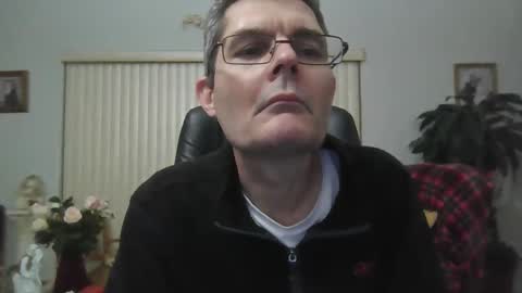 hunkmasclefad458 online show from 16, 2, 2026