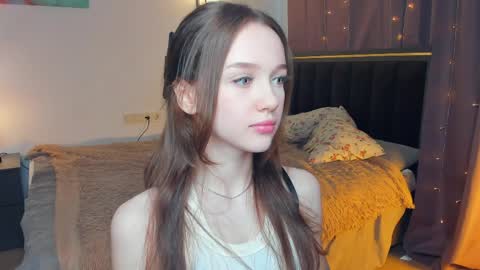 Snapshot of hwadwellingham chatting on 21, 5, 2026 Lily online show from 21, 5, 2026
