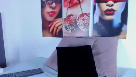 Snapshot of i_am_dolls chatting on 9, 9, 2025 The Dolls online show from 9, 9, 2025