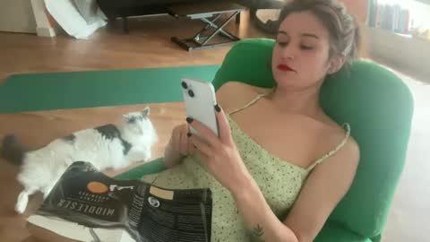 Olive online show from 8, 9, 2025