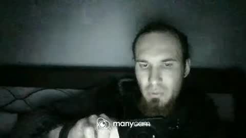 Snapshot of iam_leooo chatting on 6, 1, 2025 juan and roxana online show from 6, 1, 2025