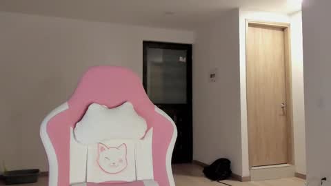 On instagram Imm  NikkiHelp me reach 100 likes online show from 5, 3, 2025