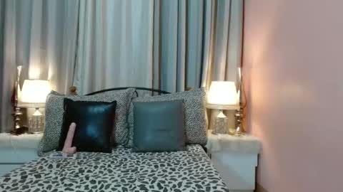 Xayah jones online show from 4, 4, 2026