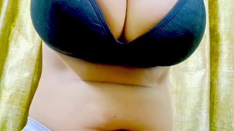 Snapshot of iamsomeone1234 chatting on 15, 5, 2026 Iamnidhicam online show from 15, 5, 2026