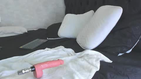 IAN CASTILLO online show from 13, 2, 2025