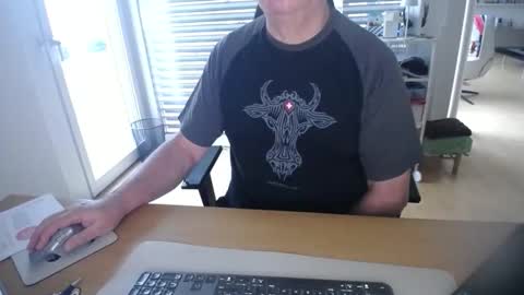 Snapshot of iandy12 chatting on 8, 10, 2025 iandy12 online show from 8, 10, 2025