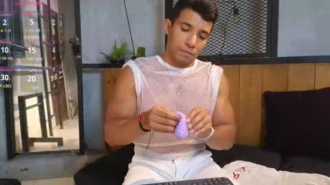 Snapshot of ianknox_ chatting on 5, 1, 2026 Ian knox online show from 5, 1, 2026