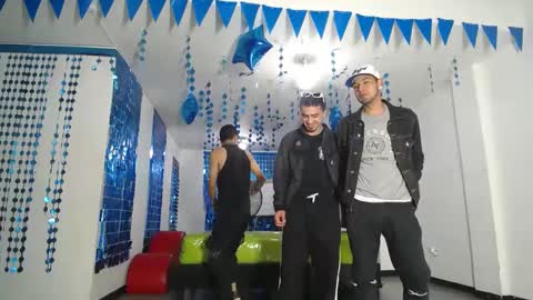 THOMAS AND DAMIAND online show from 4, 3, 2025