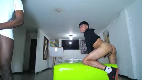 THOMAS AND DAMIAND online show from 17, 10, 2025