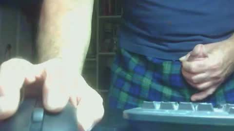 Snapshot of id10t4u chatting on 5, 4, 2026 id10t4u online show from 5, 4, 2026