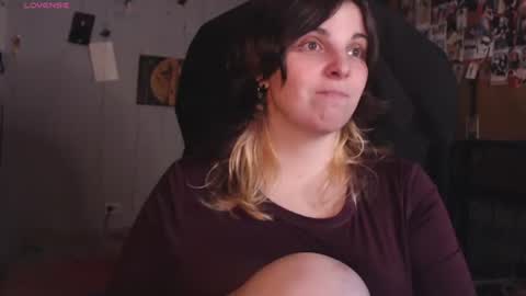Snapshot of idontknowwhyjojo chatting on 7, 7, 2026 Saya online show from 7, 7, 2026