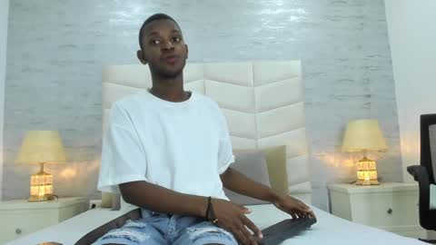 Iggy Banks online show from 2, 12, 2024