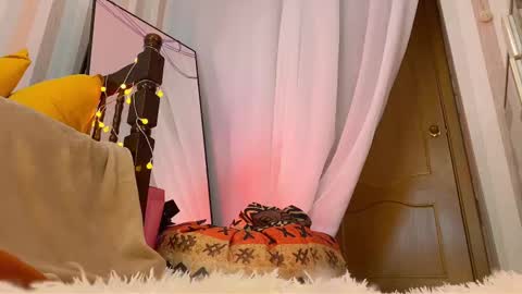 Emmy  help me reach 100 thumbs up online show from 18, 3, 2026