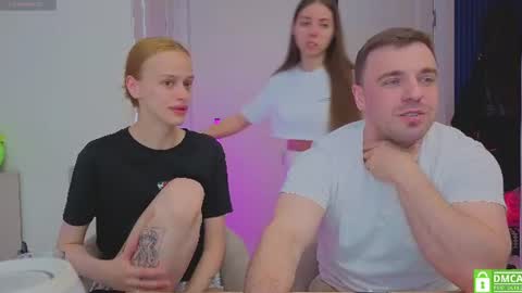 Snapshot of ihavepaws33 chatting on 19, 6, 2026 Julia and Mira online show from 19, 6, 2026
