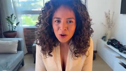 Snapshot of illaroom chatting on 23, 1, 2025 Kloe online show from 23, 1, 2025