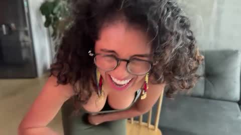 Snapshot of illaroom chatting on 22, 2, 2025 Kloe online show from 22, 2, 2025