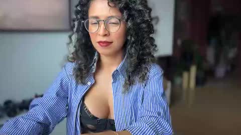 Snapshot of illaroom chatting on 11, 10, 2025 Kloe online show from 11, 10, 2025