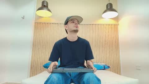 Snapshot of im_bull chatting on 18, 12, 2025 BULL online show from 18, 12, 2025