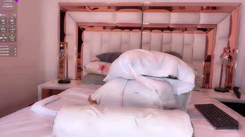 Snapshot of im_yours_01 chatting on 28, 1, 2025 daniella online show from 28, 1, 2025