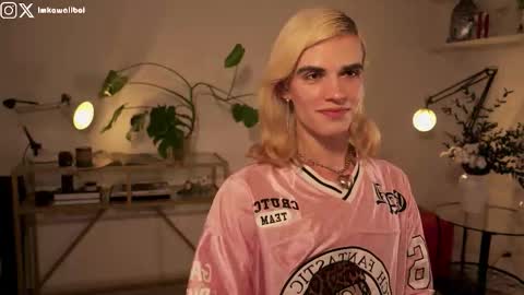 Snapshot of imkawaiiboi chatting on 8, 10, 2025 sasha hethey online show from 8, 10, 2025
