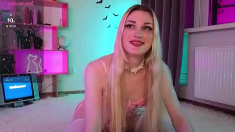 Snapshot of inchcaser chatting on 29, 11, 2025 Dina Help me reach 100 likes online show from 29, 11, 2025