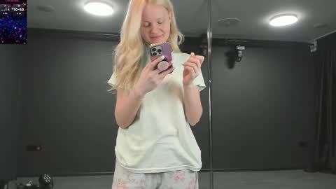 Snapshot of incredible__shell_ chatting on 22, 5, 2026 Masha online show from 22, 5, 2026