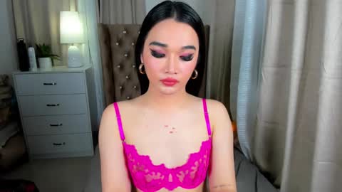 indestructabletrixie online show from 18, 12, 2024