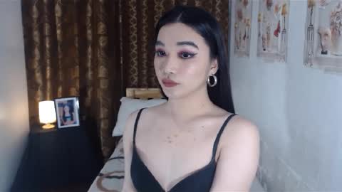 indestructabletrixie online show from 13, 1, 2025