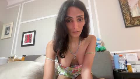 Indiantransgirlillinois online show from 4, 8, 2026