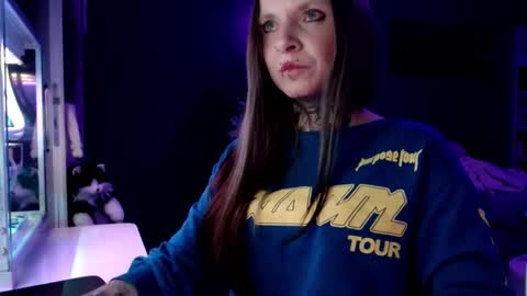 Snapshot of inesdesire chatting on 7, 1, 2025 InesDesire online show from 7, 1, 2025