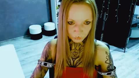 Snapshot of inesdesire chatting on 8, 10, 2025 InesDesire online show from 8, 10, 2025