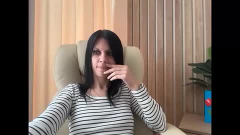 Snapshot of injaathome chatting on 21, 4, 2026 InjaAtHome online show from 21, 4, 2026