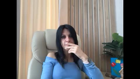 Snapshot of injaathome chatting on 14, 5, 2026 InjaAtHome online show from 14, 5, 2026