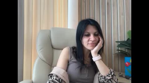 Snapshot of injaathome chatting on 15, 5, 2026 InjaAtHome online show from 15, 5, 2026