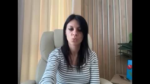 Snapshot of injaathome chatting on 25, 5, 2026 InjaAtHome online show from 25, 5, 2026