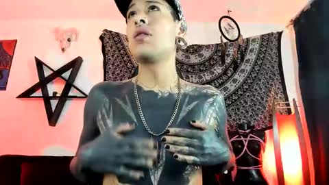 Snapshot of ink_u_buzz chatting on 5, 11, 2025 Dani online show from 5, 11, 2025